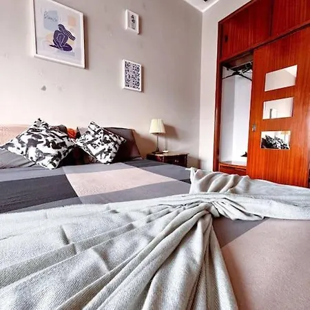 Big Private Luminous 4 Bedroom House 아파트 *