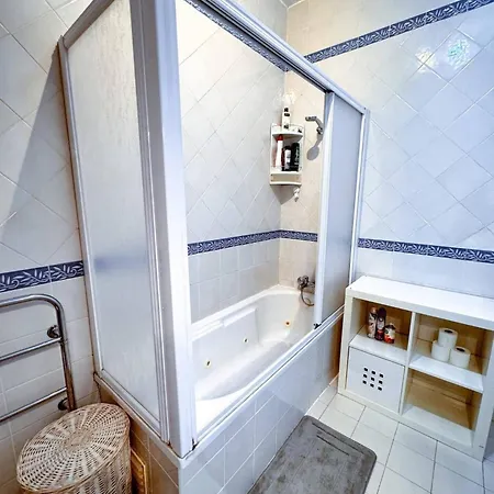 Big Private Luminous 4 Bedroom House * 오이라스