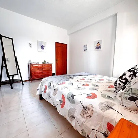 Big Private Luminous 4 Bedroom House 아파트 오이라스