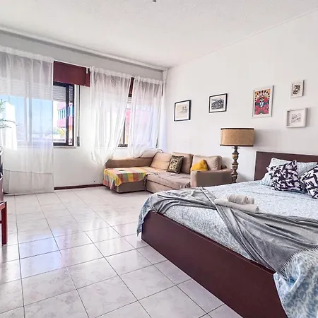 Big Private Luminous 4 Bedroom House *